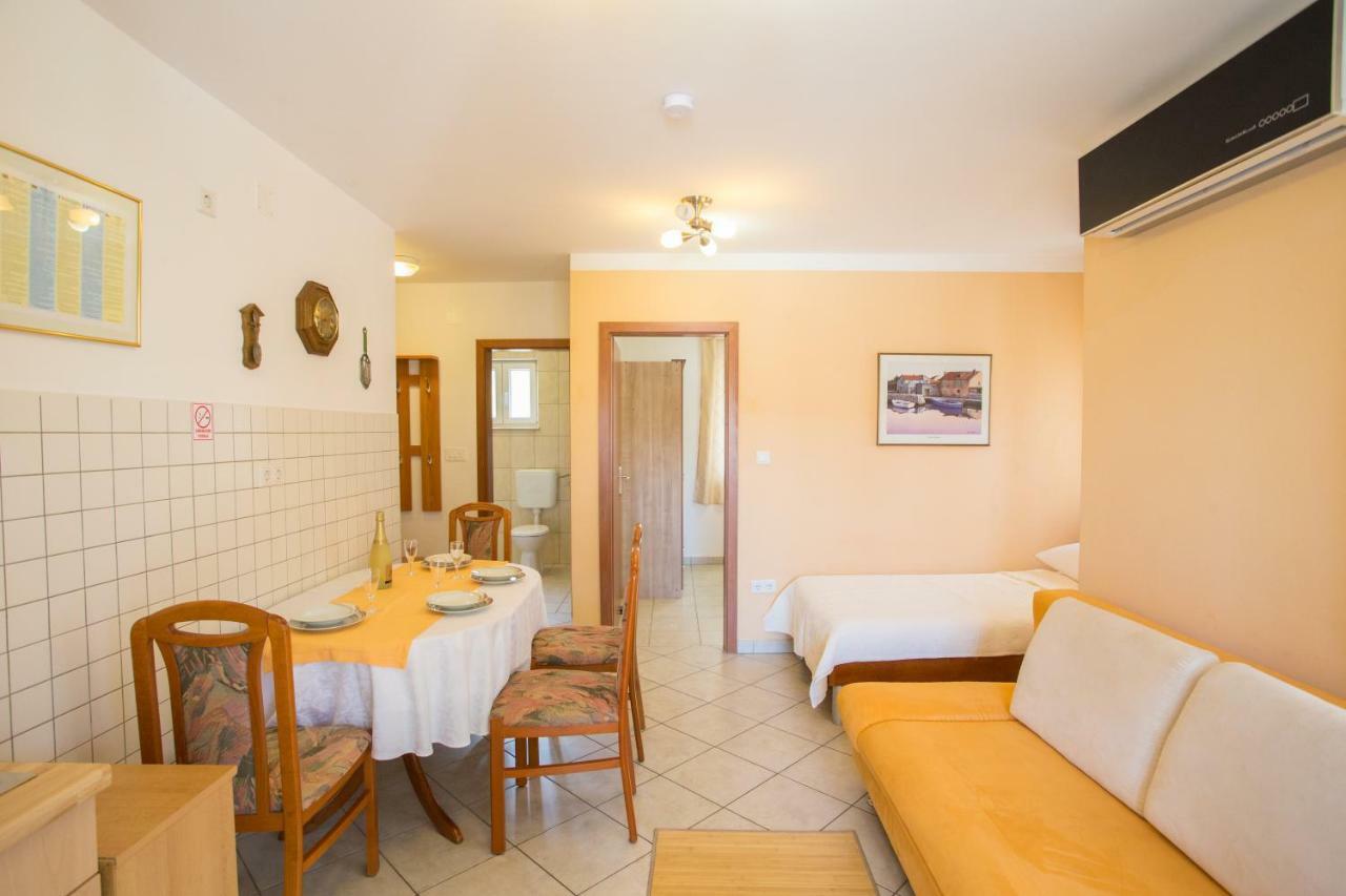 Apartment Smuljic Vrboska Eksteriør billede