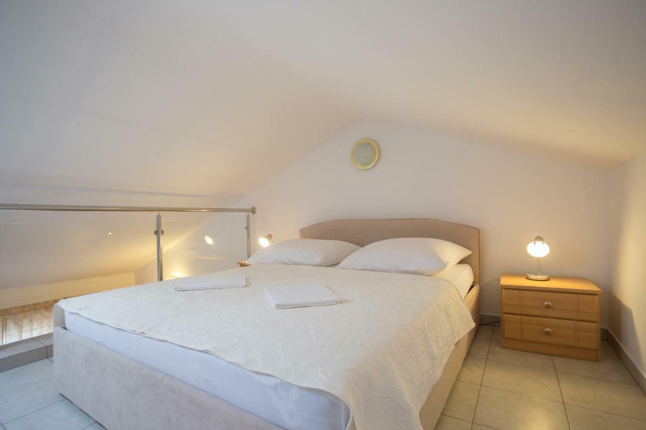 Apartment Smuljic Vrboska Eksteriør billede